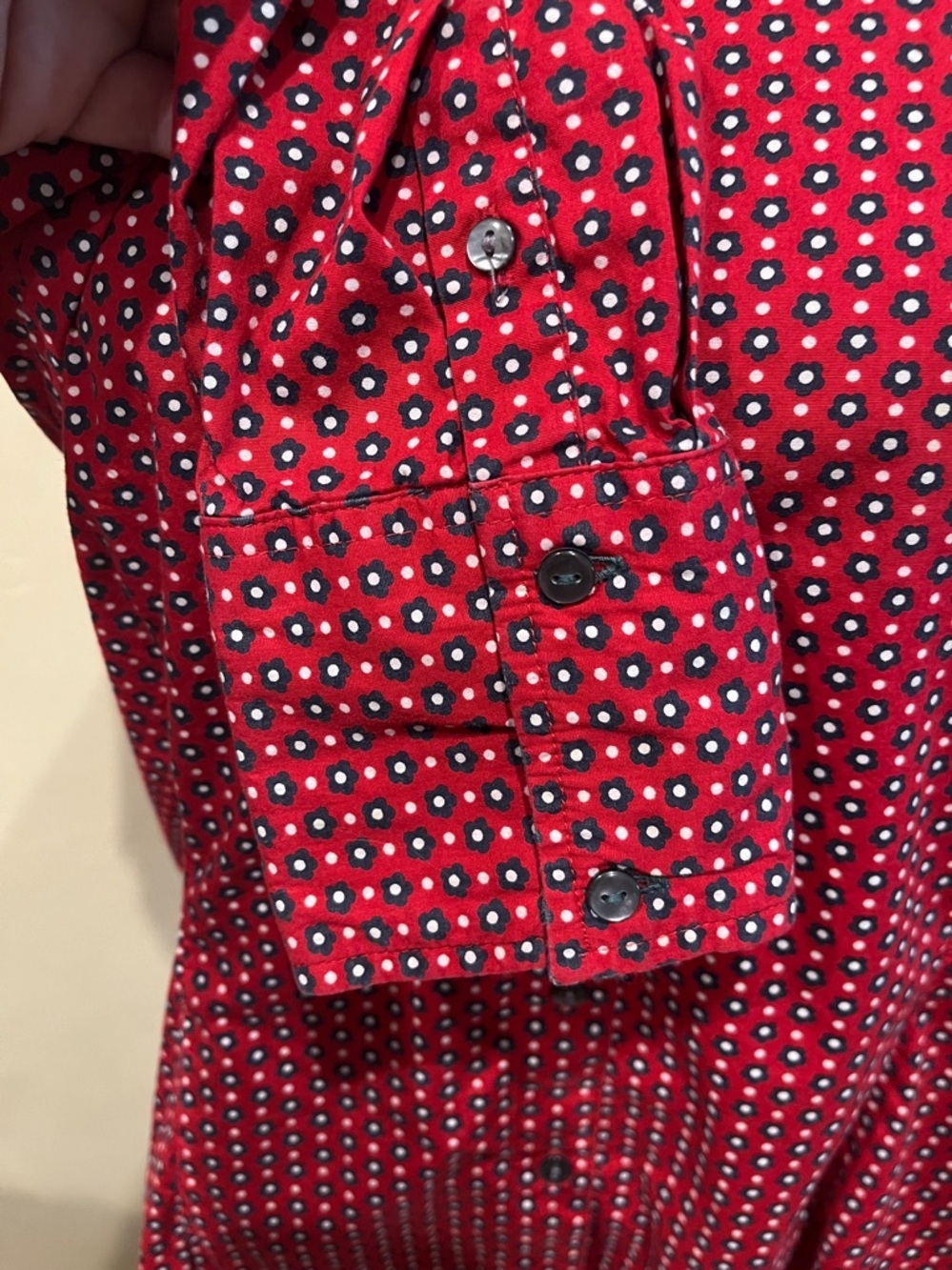 Tommy Hilfiger Women’s Red Floral-Print Stretch Button-Down Shirt - Picture 5 of 7